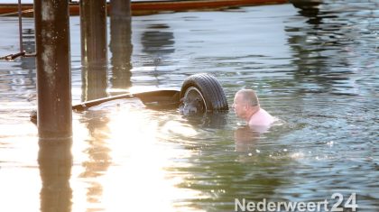 Auto te water Bassin Weert