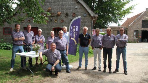 Bierbrouwersgilde-De-Pelikaan-brouwt-speciaal-jubileumbier-voor-Societeit-Amicitia-1842-uit-Weert-1