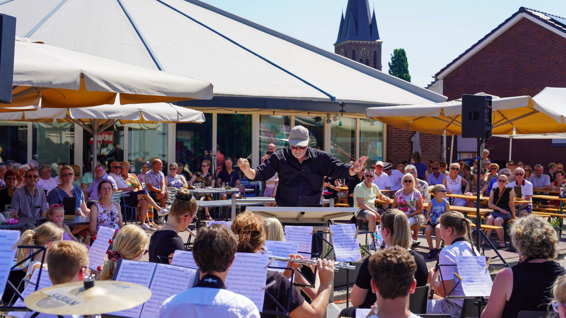 Boem-Met-een-knal-startte-de-ticketverkoop-van-Guulkes-Lakeside-Music-Night-tijdens-Ospels-Kermisconcert-22