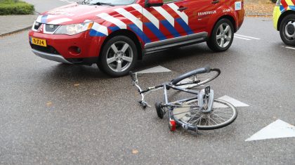 Botsing-fietser-auto-Paulus-Holtenstraat003