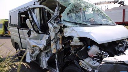 Botsing-vrachtauto-bestelbus-A2-6