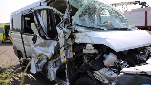 Botsing-vrachtauto-bestelbus-A2-6