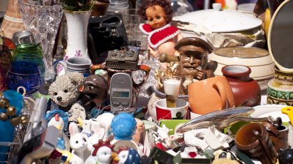Braderie-rommelmarkt scene on a flea market