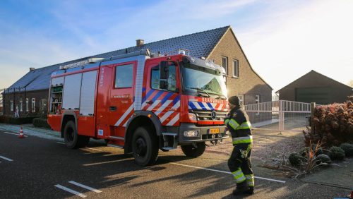 Brandweer-bevrijdt-kindje-in-Ospeldijk-1