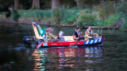 Brandweer-redt-ree-uit-kanaal-Weert-3