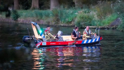 Brandweer-redt-ree-uit-kanaal-Weert-3