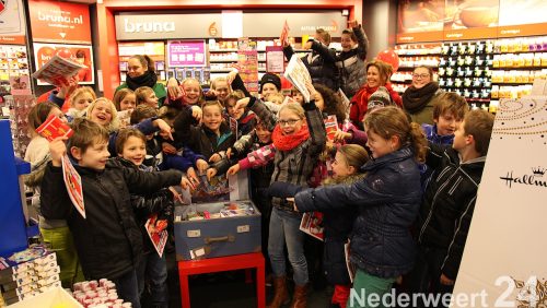 Bruna-Gommans-Nederweert-ontvangt-Kofferboeken-WoordPret-433