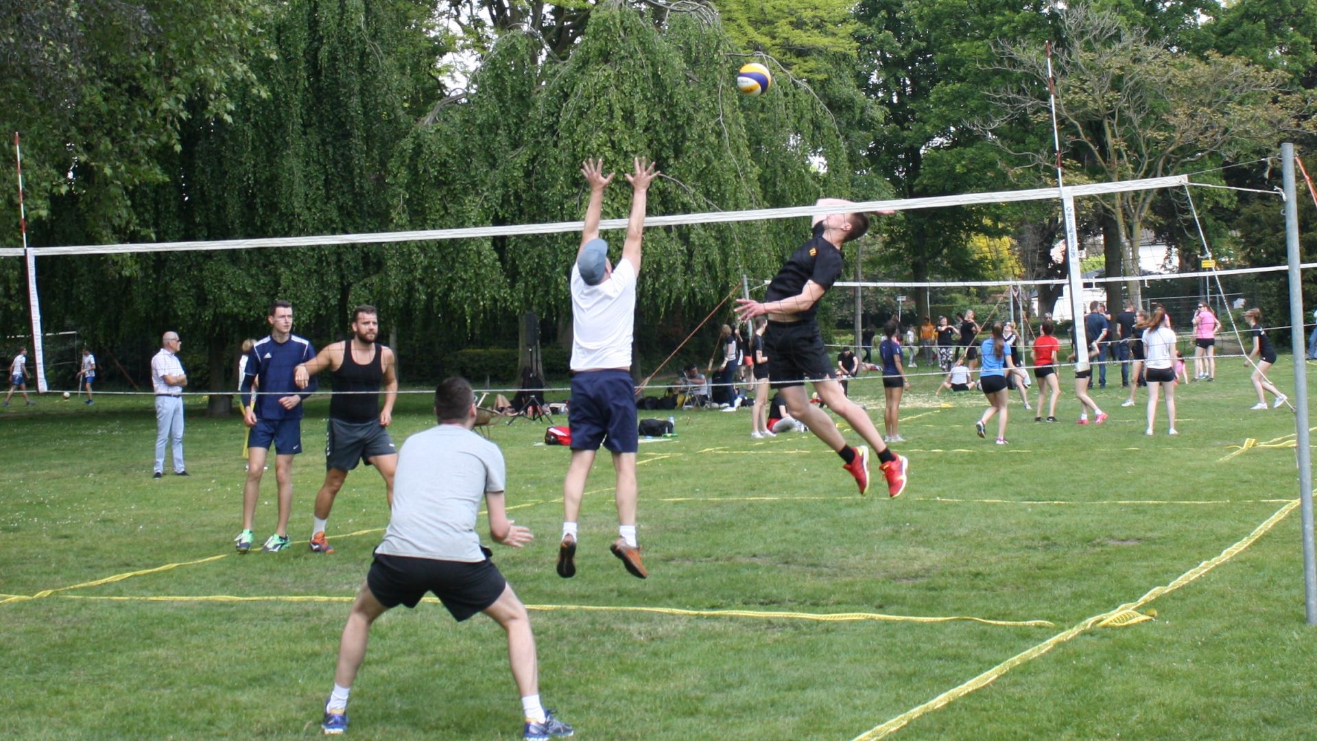Buiten-Volleybaltoernooi-VC-Weert