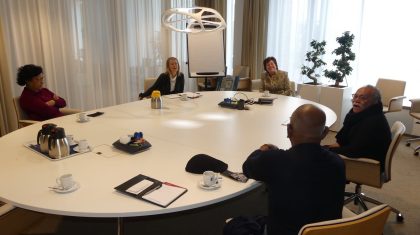 Burgemeester-Leppink-ontvangt-Molukse-delegatie-3