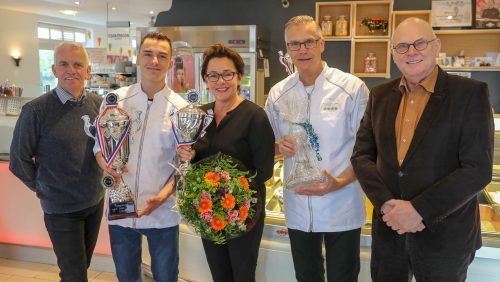 Burgemeester-bezoekt-IJssalon-Florence-Nederweert-4