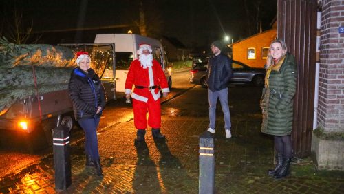 Buurtbomen-uitgedeeld-in-Nederweert-8
