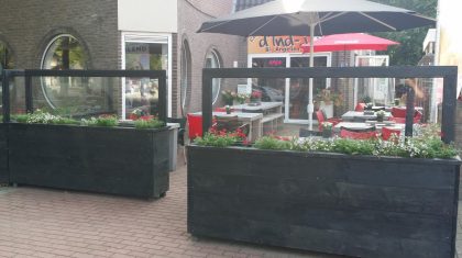 Cafetaria-DIndj-Bi-j-Angelien-neemt-afscheid Cafetaria-DIndj-Bi-j-Angelien-neemt-afscheid