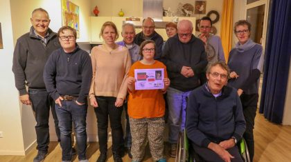 Cheque-Thomashuis-voor-AED-Ospeldijk-7 Cheque-Thomashuis-voor-AED-Ospeldijk-7