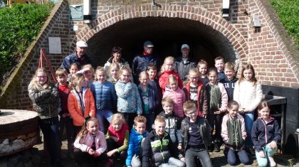 Communicantjes-bezoeken-molen-de-Korenbloem-in-Ospel-5 Communicantjes-bezoeken-molen-de-Korenbloem-in-Ospel-5