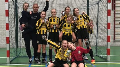 Dames-D-Merefeldia-winnen-Kerstzaaltoernooi