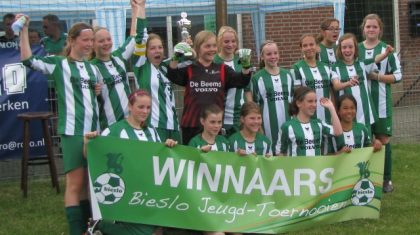 Dames-voetbal-Eindseboys