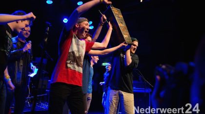 Defeated Decade heeft vrijdagavond het Van Horne Pop festival van de Philips van Horne scholengemeenschap uit Weert gewonen. Van Horne Pop werd gehouden in Muziekcentrum de Bosuil.