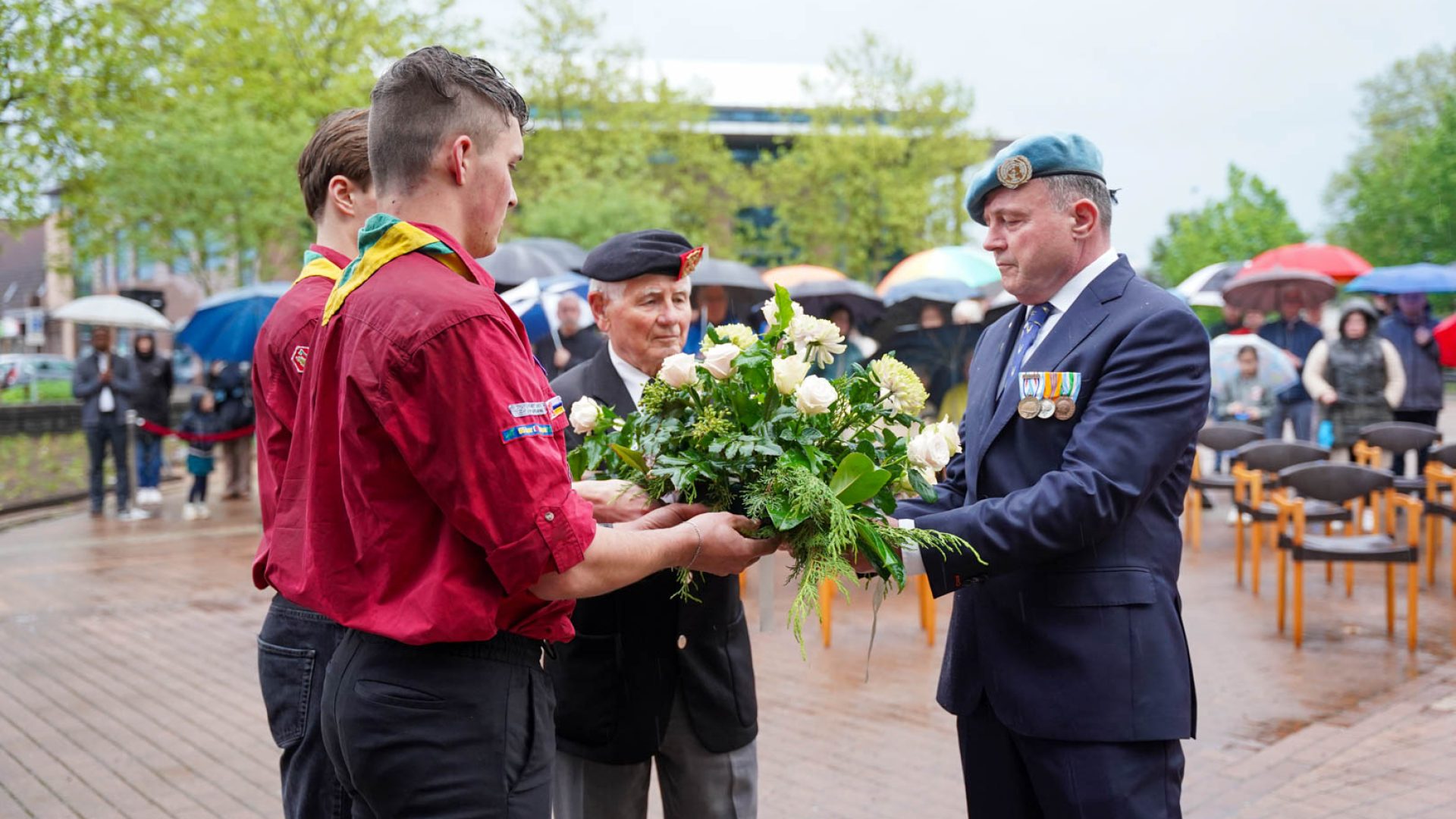 Dodenherdenking-2024-in-Nederweert-goed-bezocht-ondanks-regenachtig-weer-27