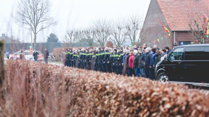 Eerbetoon-politiecollega-Weert-2