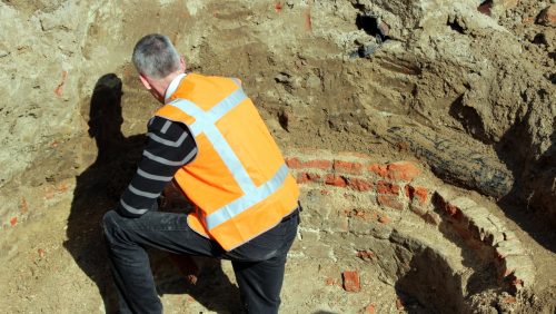 Eeuwenoude-waterput-in-Kerkstraat-gevonden-012