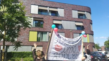 Familie-verrast-Mevrouw-Geraats-Stienen3