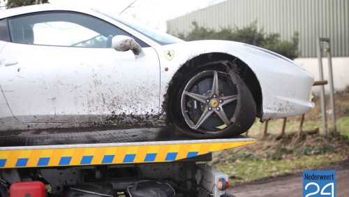 Gestolen Ferrari aangetroffen in Leveroy
De politie heeft een gestolen Ferrari aangetroffen in Leveroy. Hierbij is één persoon aangehouden.