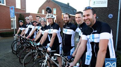 Spauwen tandarts sponsor fietsclub