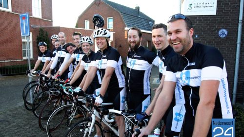Spauwen tandarts sponsor fietsclub