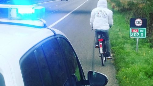 Fietser-op-snelweg-A2