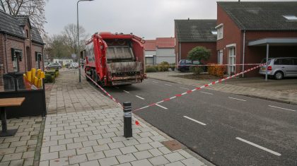 Fietsers-onder-vrachtwagen-Kapelaniestraat-Nederweert-8
