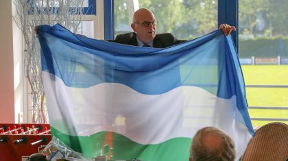 Gemeente-Nederweert-reikt-vlag-uit-aan-RKSVO-5