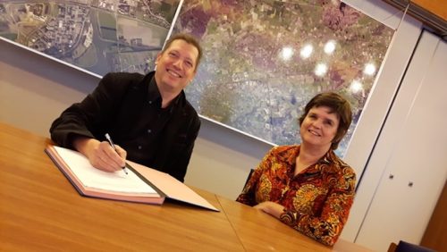 Gemeente-en-woningvereniging-ondertekenen-prestatieafspraken