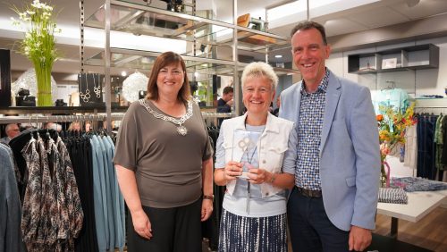 Gemeentecompliment-uitgereikt-aan-Pleunis-Mode-17