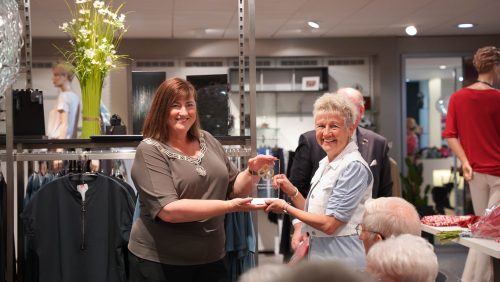 Gemeentecompliment-uitgereikt-aan-Pleunis-Mode-8