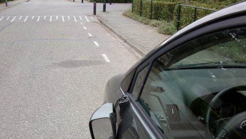 Geparkeerde-personenauto-aan-Strateris-vernield