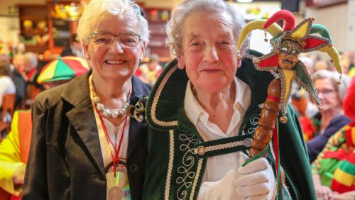 Gert-93-en-Mia-85-uitgroepen-tot-Prinses-en-Adjudante-van-Dansgroep-50-35 Gert-93-en-Mia-85-uitgroepen-tot-Prinses-en-Adjudante-van-Dansgroep-50-35