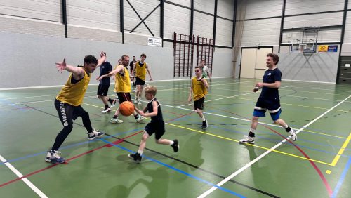 Geslaagde-afsluiting-van-het-basketbal-seizoen-Pleintjestoernooi-en-BBQ-van-Jumping-Giants2