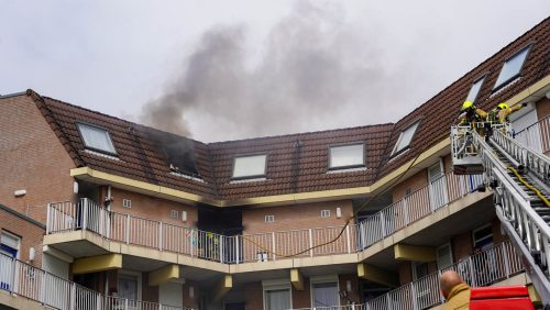 Gewonde-bij-brand-in-appartementencomplex-Geertenhof-Weert-23