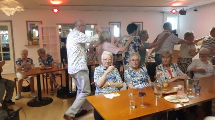 Gezellige-muziekmiddag-bij-de-Zonnebloem-Nederweert-3