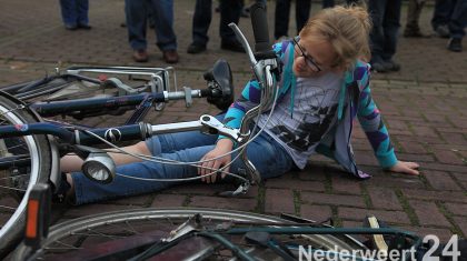 De EHBO heeft vanavond op het Aerthijsplein in Ospel een grote EHBO oefening gehouden voor de jeugd.