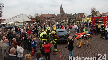 De EHBO heeft vanavond op het Aerthijsplein in Ospel een grote EHBO oefening gehouden voor de jeugd.