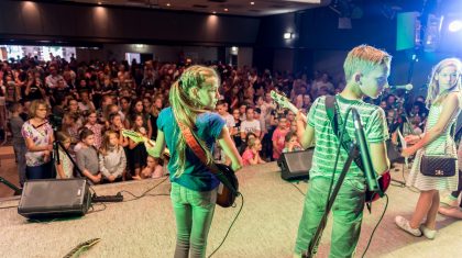 In-de-Band-Basisschoolleerlingen-maken-muziek-2