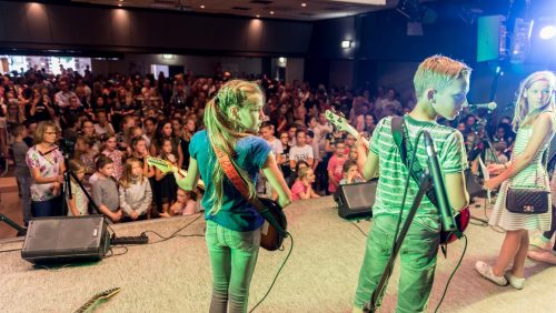 In-de-Band-Basisschoolleerlingen-maken-muziek-2