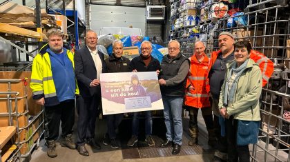 Inwoners-Nederweert-zamelen-350-jassen-in-voor-Kledingbank-Limburg