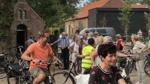 Jaarlijkse-Monumentenfietstocht-bij-de-kapel-te-Mildert
