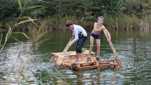 Jerrycans-pallets-en-prachtig-weer-4