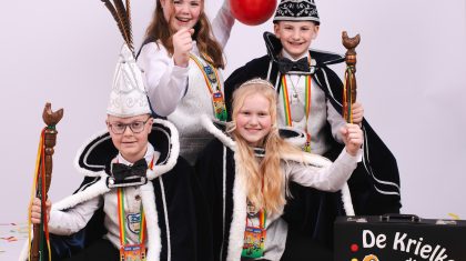 Jeugdprins-Luca-I-en-jeugdprinses-Dewi-2024-van-JKV-De-Krielkes-2 Jeugdprins-Luca-I-en-jeugdprinses-Dewi-2024-van-JKV-De-Krielkes-2