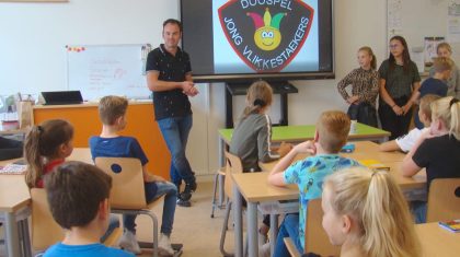 Jong-Vlikke-brant-bezoek-aan-basisschool-De-Schrank-in-Ospel-