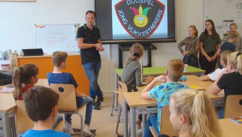 Jong-Vlikke-brant-bezoek-aan-basisschool-De-Schrank-in-Ospel-