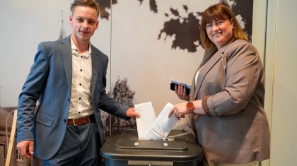 Jongste-stemmer-Cas-van-Gog-verkiezingen-stembureau-gemeentehuis-Nederweert-6 Jongste-stemmer-Cas-van-Gog-verkiezingen-stembureau-gemeentehuis-Nederweert-6